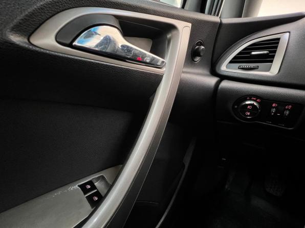 Opel Astra J с пробегом 2011 года, цена 620 000 рублей, 268684 км, универсал, Автокод Объявления
