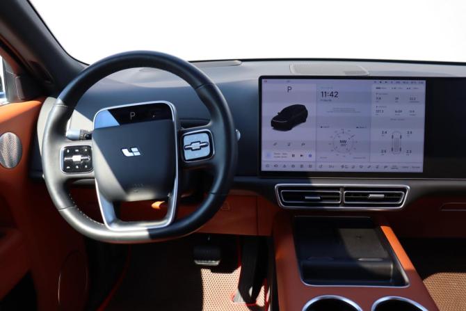 Li Auto (Lixiang) L9 I с пробегом 2023 года, цена 6 490 000 рублей, 29641 км, внедорожник, Автокод Объявления