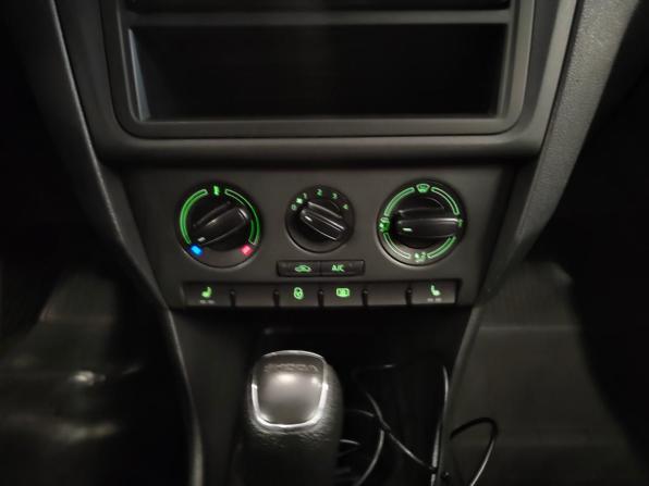 Skoda Rapid I с пробегом 2015 года, цена 945 000 рублей, 180831 км, лифтбек, Автокод Объявления