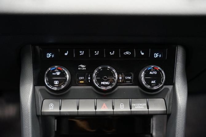 Skoda Karoq I с пробегом 2020 года, цена 2 322 000 рублей, 78253 км, внедорожник, Автокод Объявления