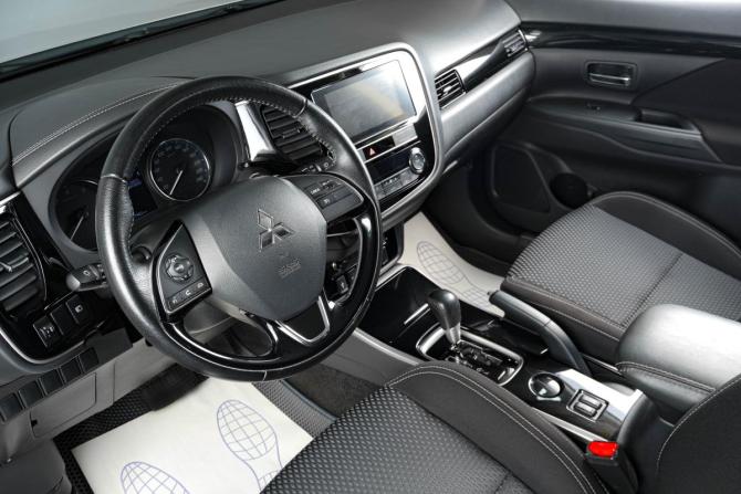 Mitsubishi Outlander III Рестайлинг 2 с пробегом 2020 года, цена 2 289 000 рублей, 52000 км, внедорожник, Автокод Объявления