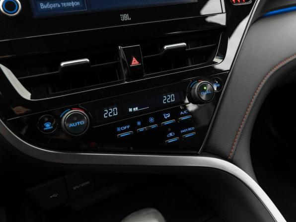 Toyota Camry VIII (XV70) Рестайлинг с пробегом 2021 года, цена 3 490 000 рублей, 46727 км, седан, Автокод Объявления
