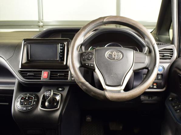 Toyota Voxy III (R80) с пробегом 2015 года, цена 1 450 995 рублей, 226884 км, минивэн, Автокод Объявления