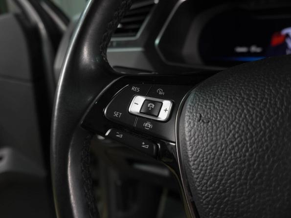 Volkswagen Tiguan II с пробегом 2018 года, цена 3 449 000 рублей, 102276 км, внедорожник, Автокод Объявления
