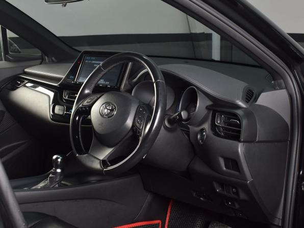 Toyota C-HR I с пробегом 2018 года, цена 2 174 995 рублей, 58582 км, внедорожник, Автокод Объявления