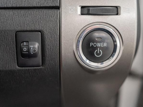 Toyota Prius II Рестайлинг (XW20) с пробегом 2009 года, цена 675 000 рублей, 261376 км, лифтбек, Автокод Объявления