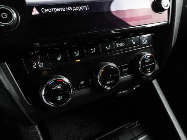 Skoda Octavia III (A7) Рестайлинг с пробегом 2017 года, цена 1 699 000 рублей, 161566 км, лифтбек, Автокод Объявления