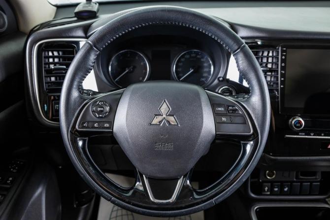 Mitsubishi Outlander III Рестайлинг 3 с пробегом 2021 года, цена 2 649 000 рублей, 98920 км, внедорожник, Автокод Объявления