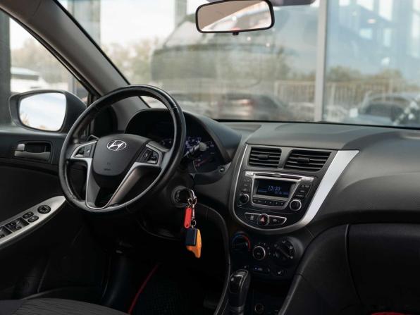 Hyundai Solaris I Рестайлинг с пробегом 2015 года, цена 1 020 000 рублей, 77831 км, седан, Автокод Объявления
