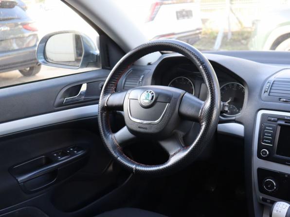 Skoda Octavia II (A5) Рестайлинг с пробегом 2010 года, цена 680 000 рублей, 284388 км, лифтбек, Автокод Объявления