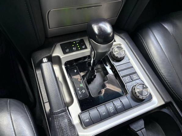 Toyota Land Cruiser 200 Series Рестайлинг 2 с пробегом 2016 года, цена 5 729 900 рублей, 78000 км, внедорожник, Автокод Объявления