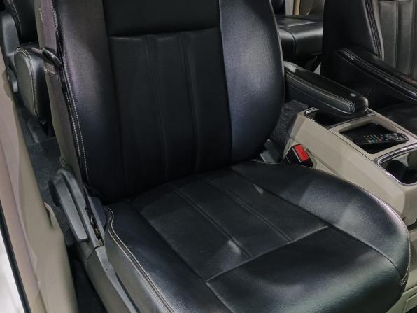Chrysler Town &amp; Country V Рестайлинг с пробегом 2016 года, цена 1 700 000 рублей, 161980 км, минивэн, Автокод Объявления