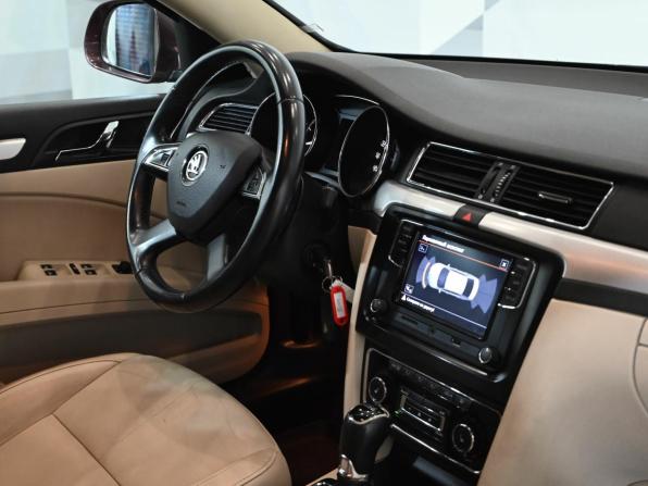Skoda Superb II Рестайлинг с пробегом 2014 года, цена 1 000 000 рублей, 297873 км, лифтбек, Автокод Объявления