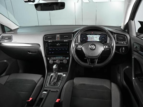 Volkswagen Golf VII Рестайлинг с пробегом 2018 года, цена 1 379 000 рублей, 258099 км, универсал, Автокод Объявления