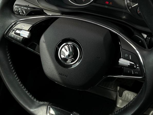 Skoda Octavia IV (A8) с пробегом 2021 года, цена 2 134 200 рублей, 108811 км, лифтбек, Автокод Объявления