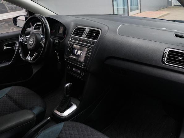 Volkswagen Polo V Рестайлинг с пробегом 2019 года, цена 1 300 000 рублей, 170188 км, седан, Автокод Объявления