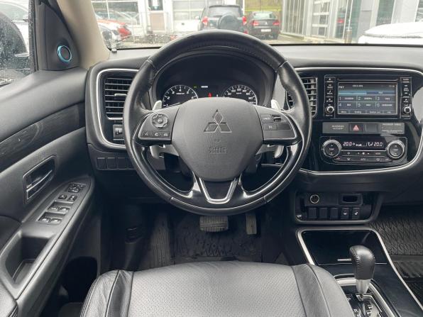 Mitsubishi Outlander III Рестайлинг 2 с пробегом 2017 года, цена 1 999 000 рублей, 138780 км, внедорожник, Автокод Объявления