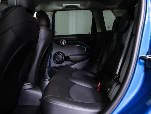 Mini Hatch III (F55/F56) Рестайлинг 2 с пробегом 2021 года, цена 3 467 000 рублей, 27016 км, хэтчбек, Автокод Объявления