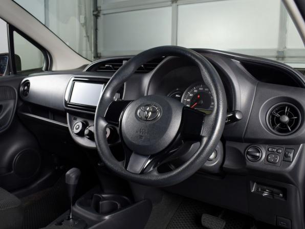 Toyota Vitz III (XP130) Рестайлинг 2 с пробегом 2017 года, цена 929 999 рублей, 67917 км, хэтчбек, Автокод Объявления