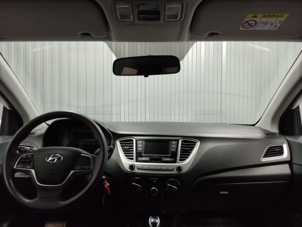 Hyundai Solaris II Рестайлинг с пробегом 2022 года, цена 1 640 000 рублей, 63076 км, седан, Автокод Объявления