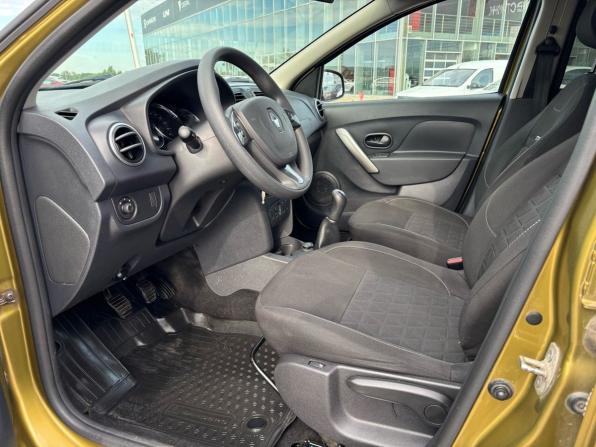 Renault Sandero II с пробегом 2017 года, цена 959 000 рублей, 96136 км, хэтчбек, Автокод Объявления
