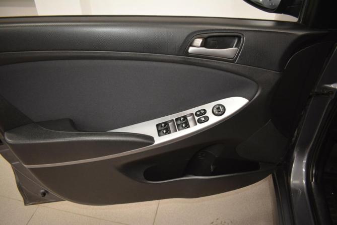 Hyundai Solaris I Рестайлинг с пробегом 2015 года, цена 989 000 рублей, 196000 км, седан, Автокод Объявления
