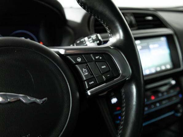 Jaguar F-Pace I с пробегом 2016 года, цена 3 270 000 рублей, 135178 км, внедорожник, Автокод Объявления