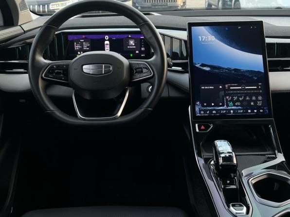 Geely Atlas II с пробегом 2023 года, цена 2 460 000 рублей, 98000 км, внедорожник, Автокод Объявления