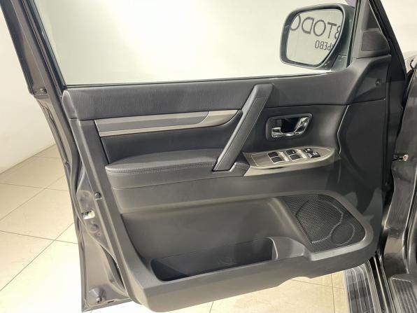 Mitsubishi Pajero IV Рестайлинг 2 с пробегом 2015 года, цена 3 089 000 рублей, 91914 км, внедорожник, Автокод Объявления