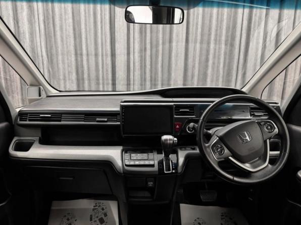 Honda Stepwgn V с пробегом 2015 года, цена 1 639 000 рублей, 117000 км, минивэн, Автокод Объявления