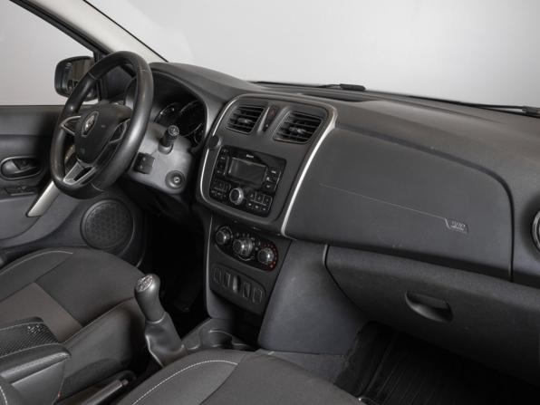 Renault Logan II Рестайлинг с пробегом 2019 года, цена 940 000 рублей, 106457 км, седан, Автокод Объявления