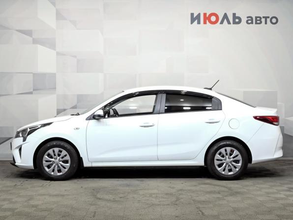 Kia Rio IV Рестайлинг с пробегом 2020 года, цена 1 300 000 рублей, 136030 км, седан, Автокод Объявления