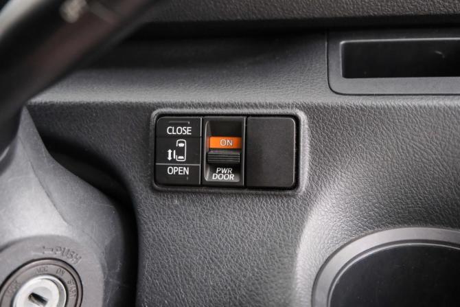 Toyota Sienta II Рестайлинг с пробегом 2019 года, цена 1 329 000 рублей, 109605 км, компактвэн, Автокод Объявления