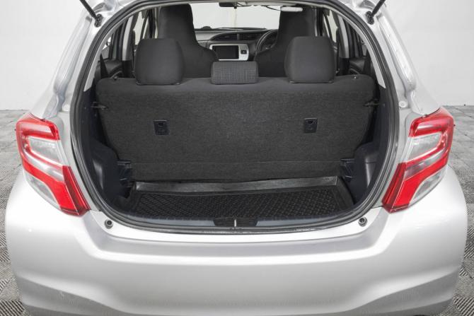Toyota Vitz III (XP130) Рестайлинг с пробегом 2015 года, цена 749 000 рублей, 223000 км, хэтчбек, Автокод Объявления