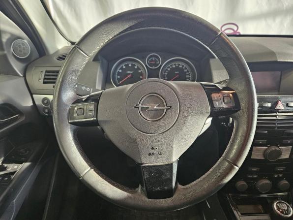Opel Astra H Рестайлинг с пробегом 2013 года, цена 633 000 рублей, 127891 км, седан, Автокод Объявления