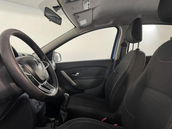 Renault Logan II Рестайлинг с пробегом 2018 года, цена 749 900 рублей, 187036 км, седан, Автокод Объявления