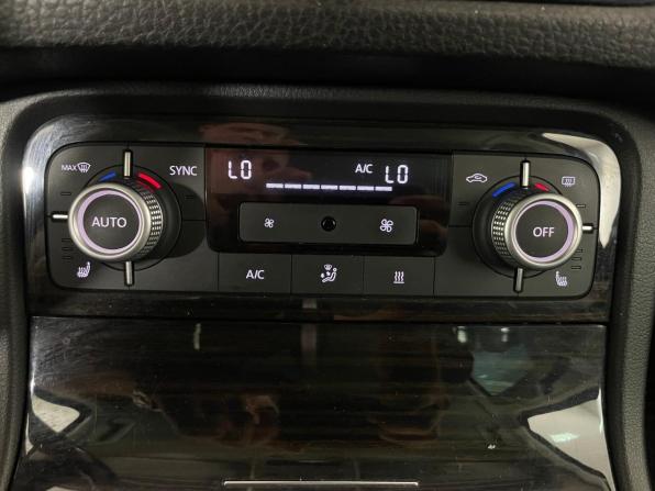 Volkswagen Touareg II Рестайлинг с пробегом 2015 года, цена 2 365 000 рублей, 267100 км, внедорожник, Автокод Объявления