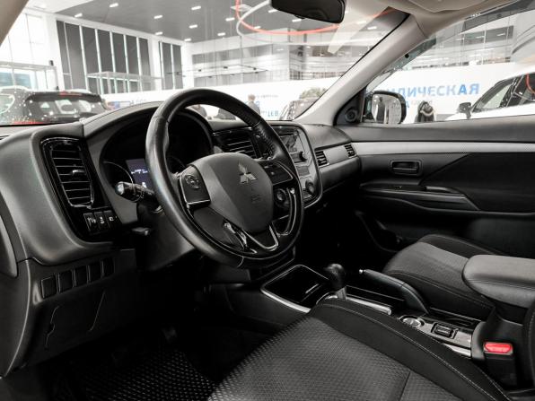 Mitsubishi Outlander III Рестайлинг 2 с пробегом 2018 года, цена 2 299 000 рублей, 98250 км, внедорожник, Автокод Объявления