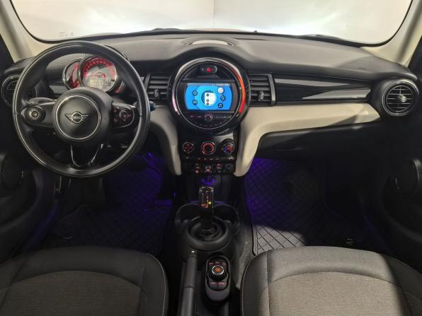 Mini Hatch III (F55/F56) Рестайлинг с пробегом 2019 года, цена 1 500 000 рублей, 150950 км, хэтчбек, Автокод Объявления