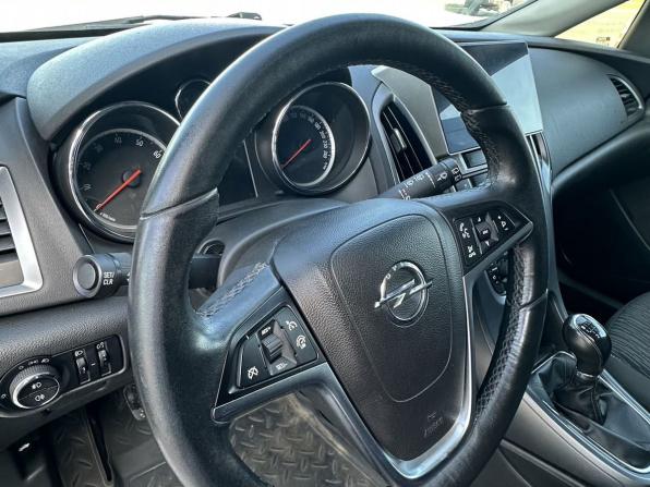Opel Astra J Рестайлинг с пробегом 2012 года, цена 625 000 рублей, 150400 км, хэтчбек, Автокод Объявления