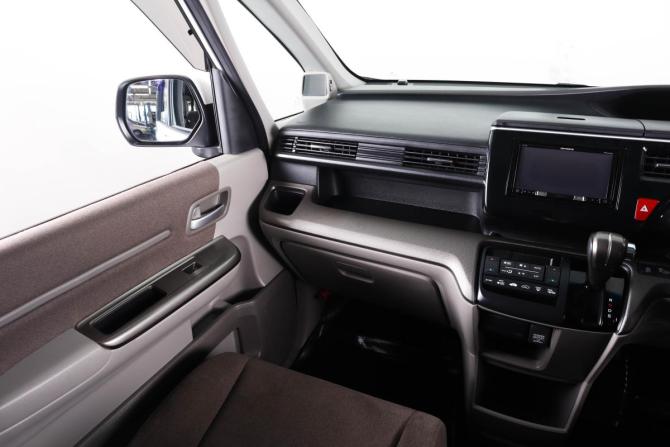 Honda Stepwgn V с пробегом 2015 года, цена 2 049 000 рублей, 91375 км, минивэн, Автокод Объявления