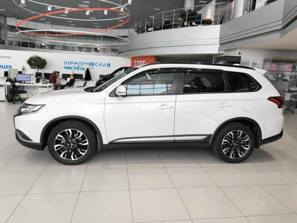 Mitsubishi Outlander III Рестайлинг 3 с пробегом 2022 года, цена 3 200 000 рублей, 48172 км, внедорожник, Автокод Объявления