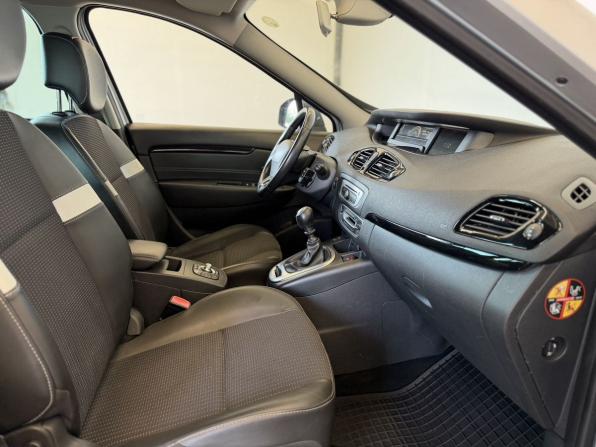 Renault Scenic III Рестайлинг 2 с пробегом 2014 года, цена 1 020 000 рублей, 261800 км, компактвэн, Автокод Объявления