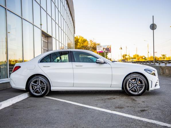 Mercedes-Benz C-Класс IV (W205) Рестайлинг с пробегом 2018 года, цена 2 898 000 рублей, 108019 км, седан, Автокод Объявления