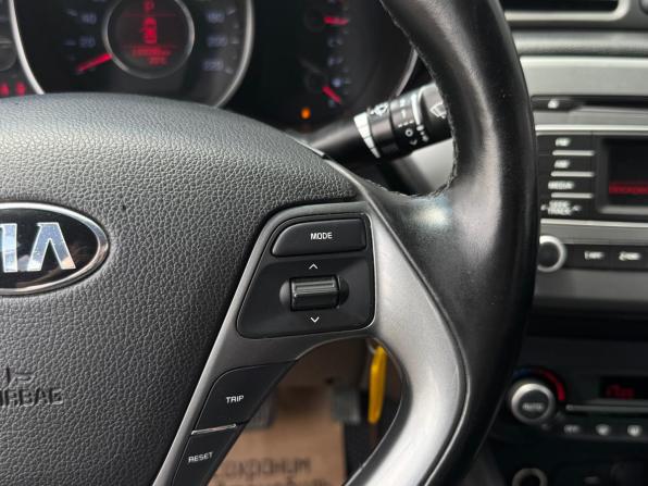 Kia Rio III Рестайлинг с пробегом 2016 года, цена 895 000 рублей, 133000 км, седан, Автокод Объявления