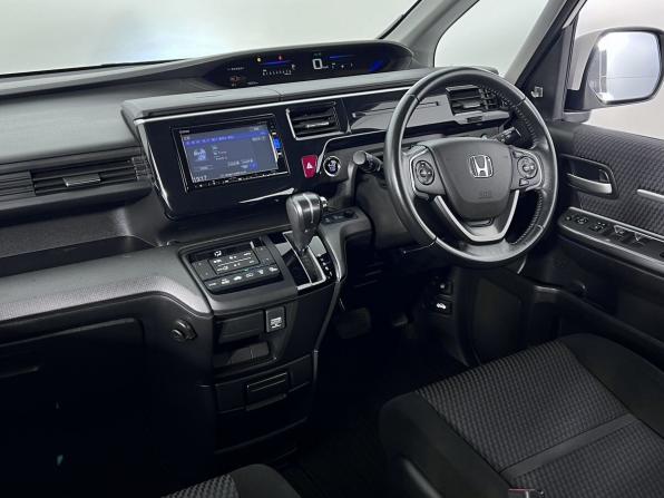 Honda Stepwgn V с пробегом 2016 года, цена 2 350 000 рублей, 105376 км, минивэн, Автокод Объявления