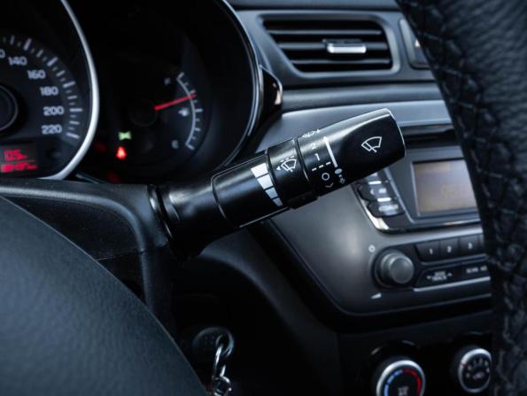 Kia Rio III Рестайлинг с пробегом 2015 года, цена 978 000 рублей, 88497 км, седан, Автокод Объявления