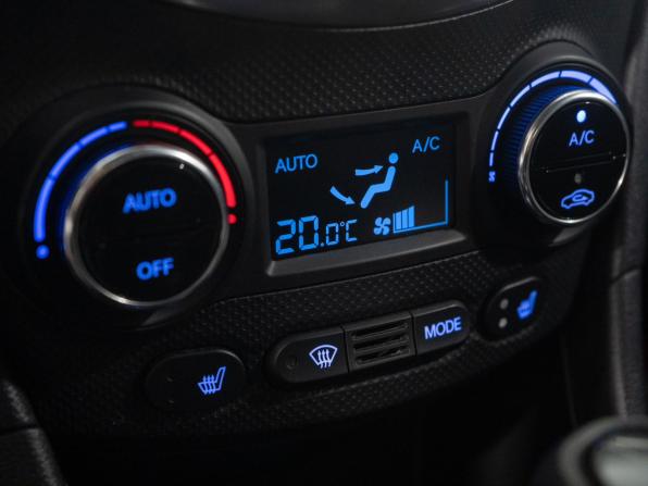 Hyundai Solaris I Рестайлинг с пробегом 2015 года, цена 849 500 рублей, 208845 км, хэтчбек, Автокод Объявления