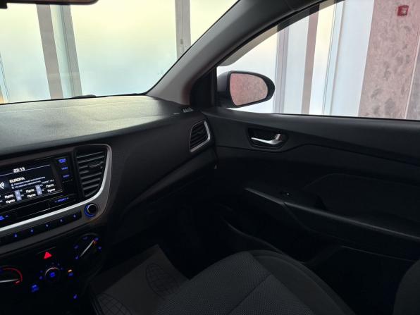 Hyundai Solaris II с пробегом 2018 года, цена 1 365 000 рублей, 42193 км, седан, Автокод Объявления