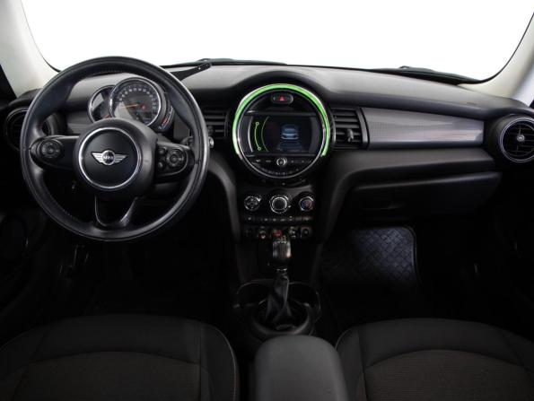 Mini Hatch III (F55/F56) с пробегом 2017 года, цена 1 649 000 рублей, 67652 км, хэтчбек, Автокод Объявления